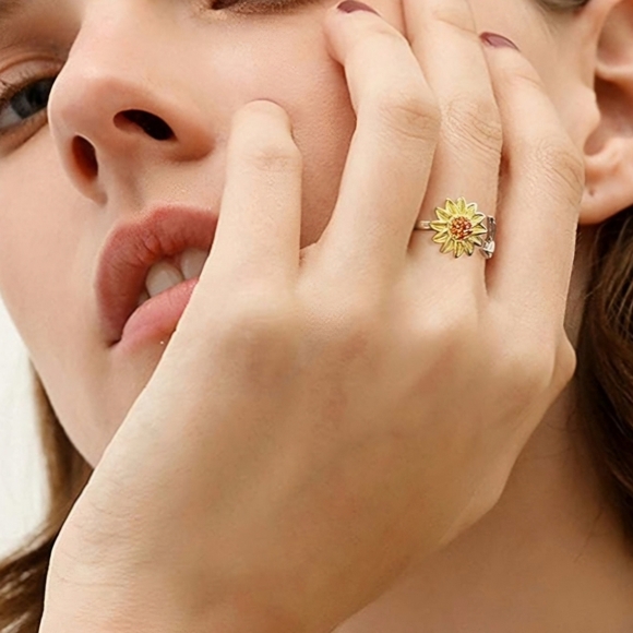 Sunflower fidget ring size 5 - Picture 3 of 4